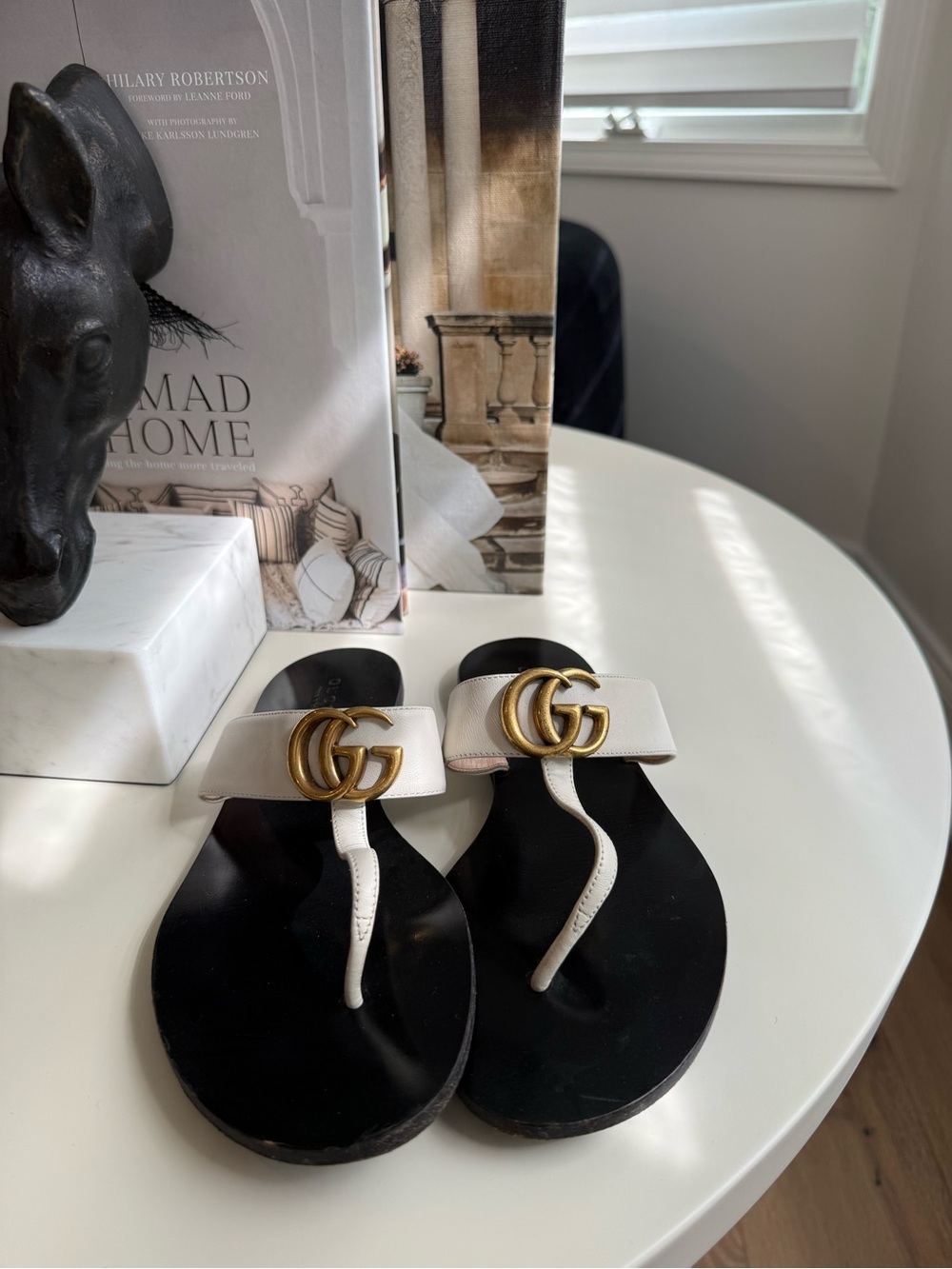 Gucci White Leather Thong Sandals with Gold Double G Accent - Picture 4 of 7
